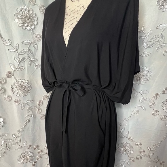 100% rayon, black, belted, one size fits all, kimono styled Robe. - Picture 3 of 12
